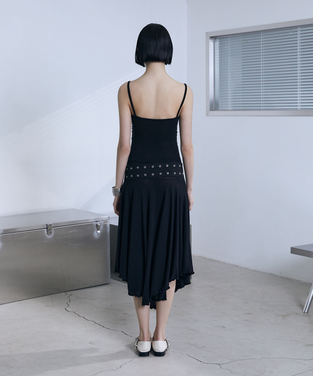 분트(VOONT) Slim Fit Sleeveless Midi Dress (BLACK)