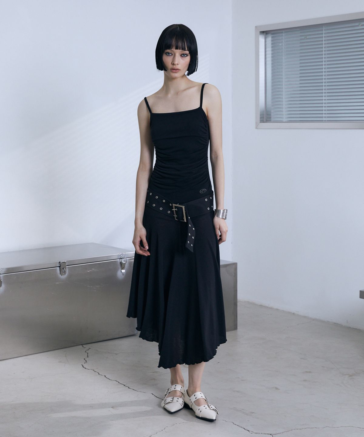 분트(VOONT) Slim Fit Sleeveless Midi Dress (BLACK)