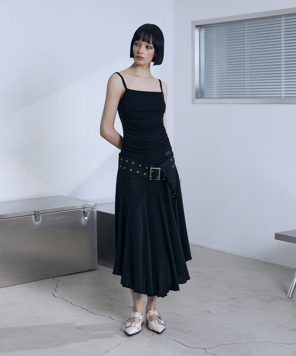 분트(VOONT) Slim Fit Sleeveless Midi Dress (BLACK)