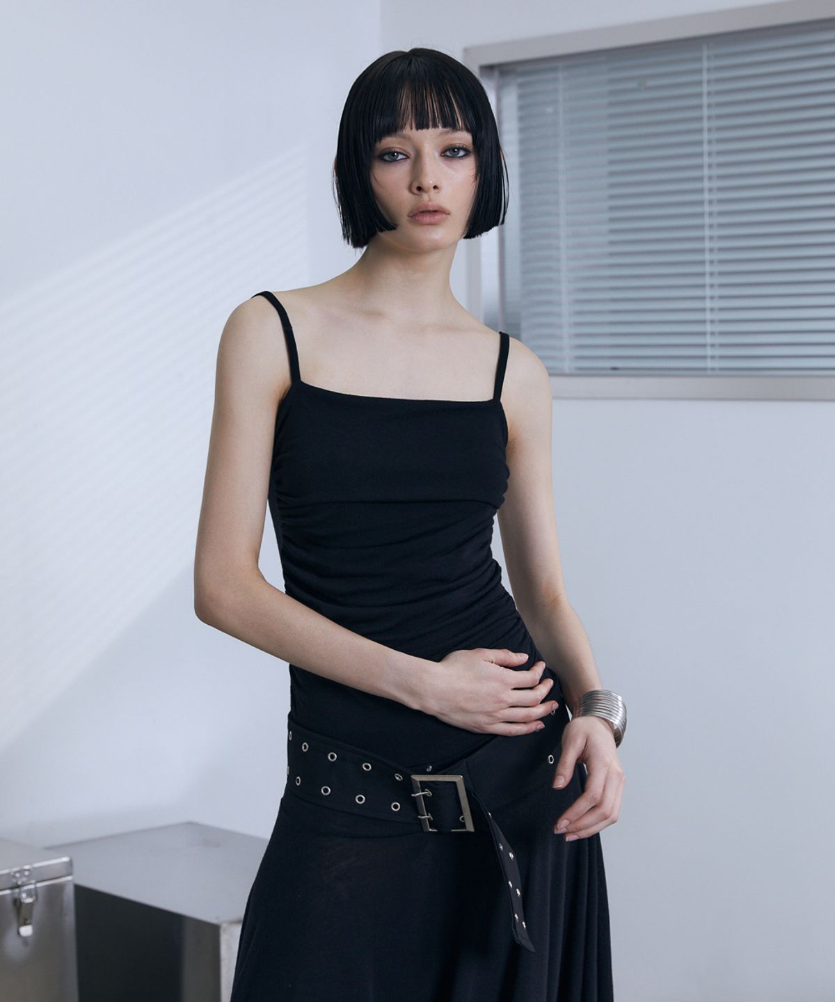 분트(VOONT) Slim Fit Sleeveless Midi Dress (BLACK)