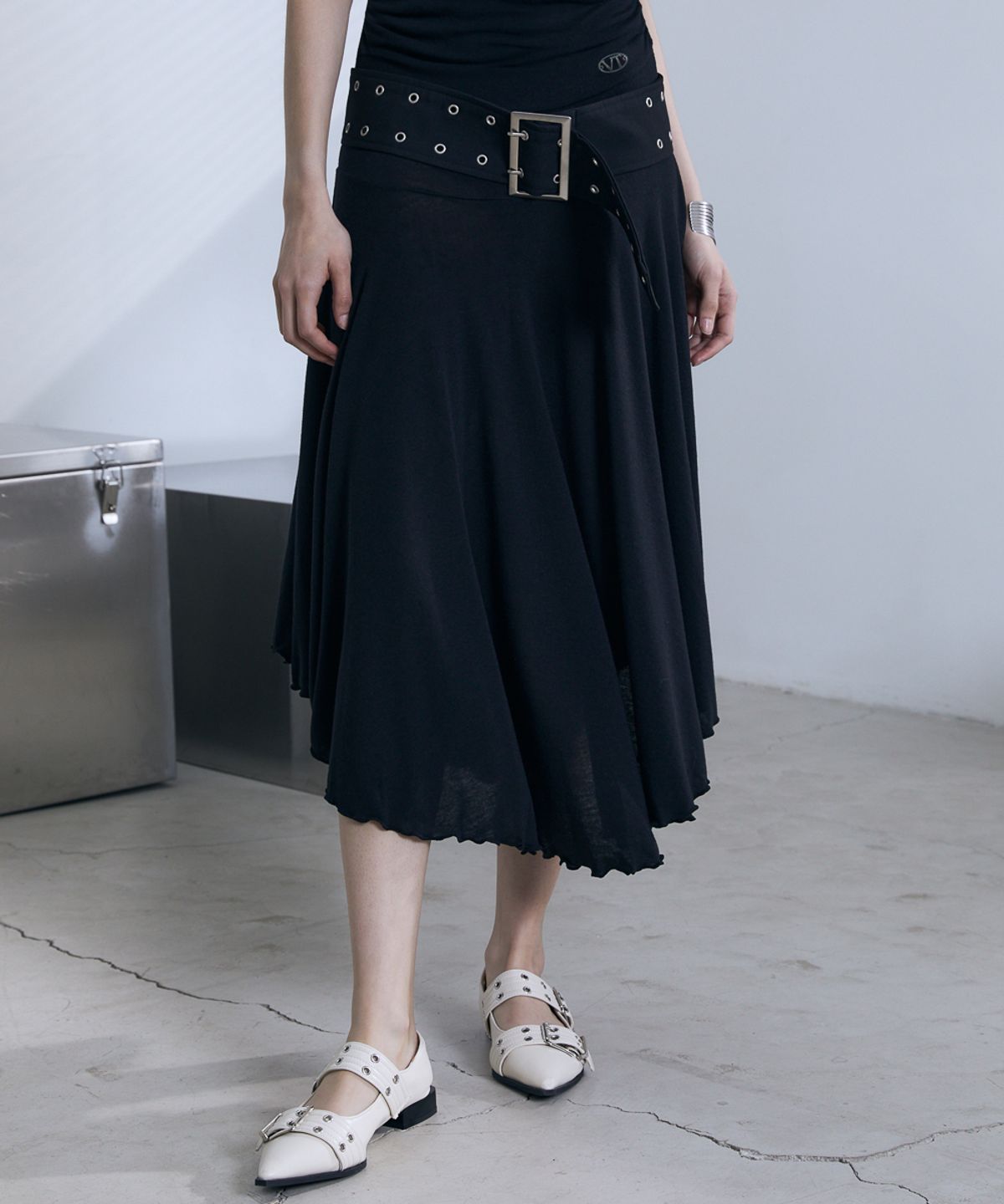 분트(VOONT) Slim Fit Sleeveless Midi Dress (BLACK)