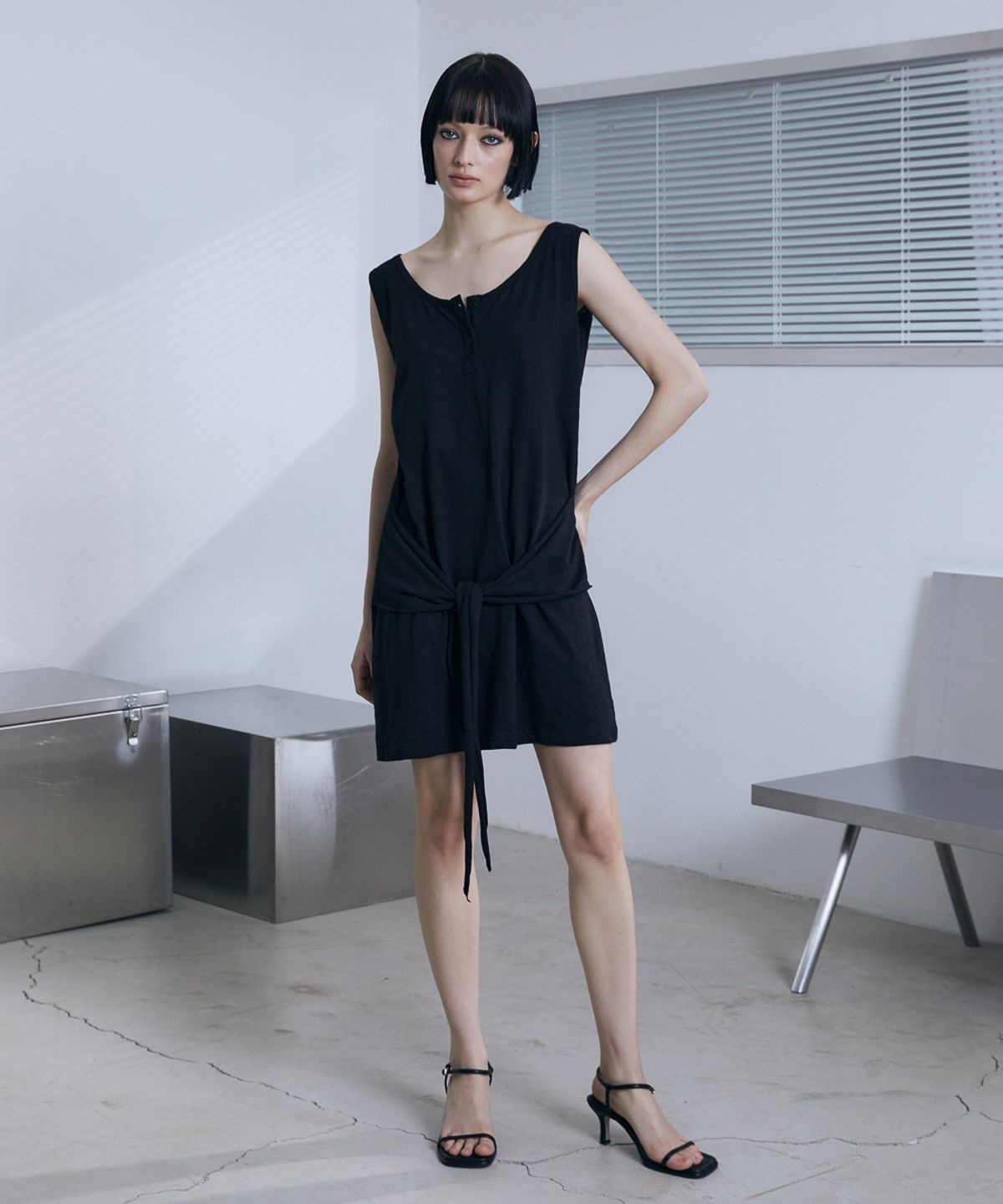 분트(VOONT) Henley Neck Tie Mini Dress (BLACK)