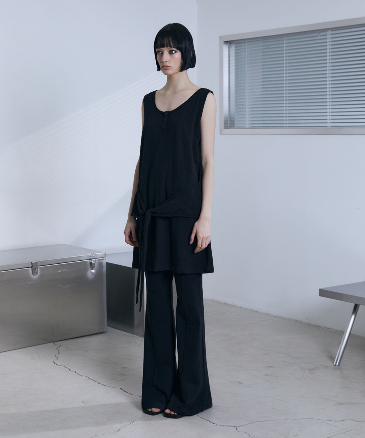 분트(VOONT) Henley Neck Tie Mini Dress (BLACK)