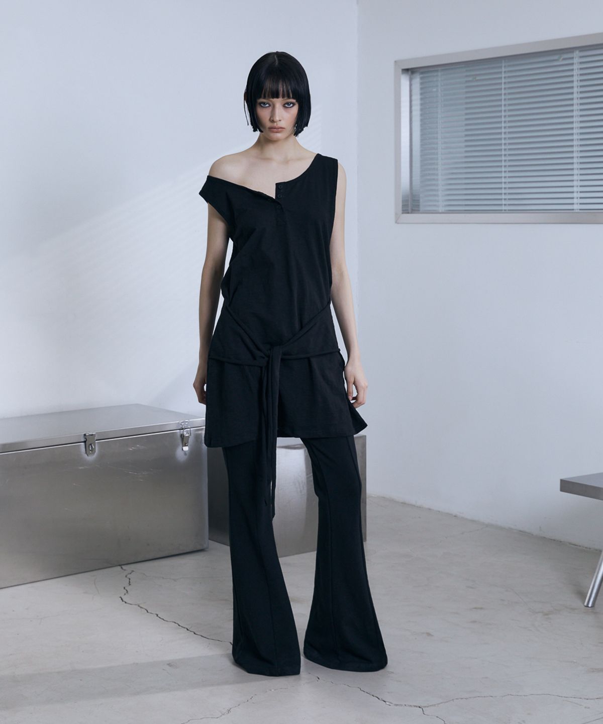 분트(VOONT) Henley Neck Tie Mini Dress (BLACK)