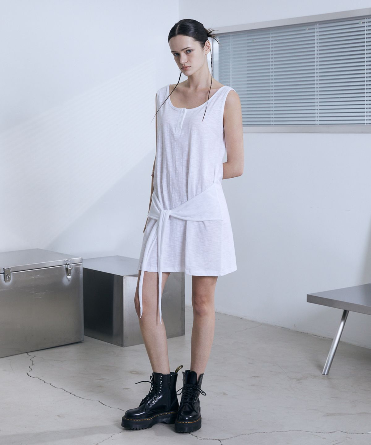 분트(VOONT) Henley Neck Tie Mini Dress (IVORY)