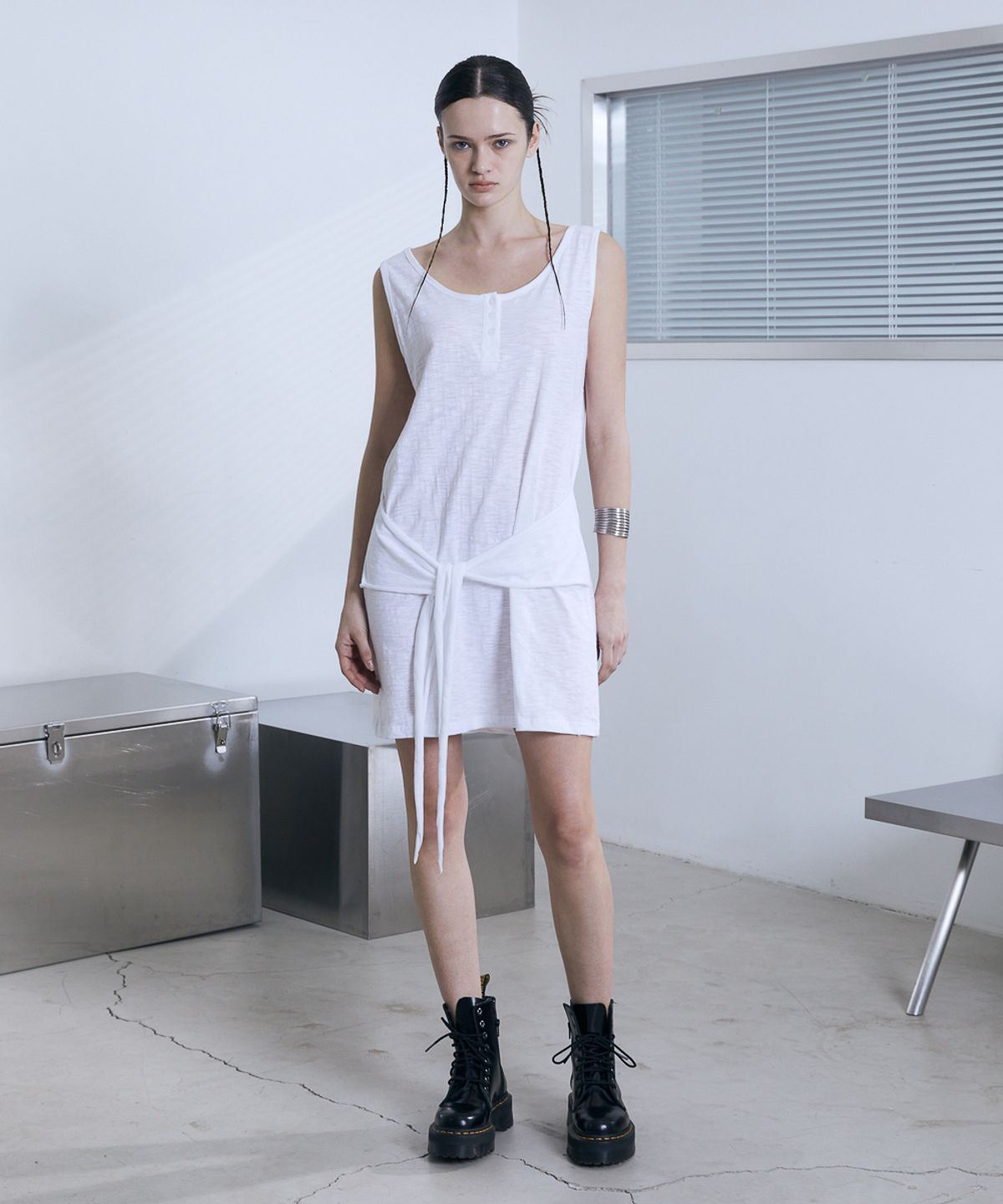 분트(VOONT) Henley Neck Tie Mini Dress (IVORY)
