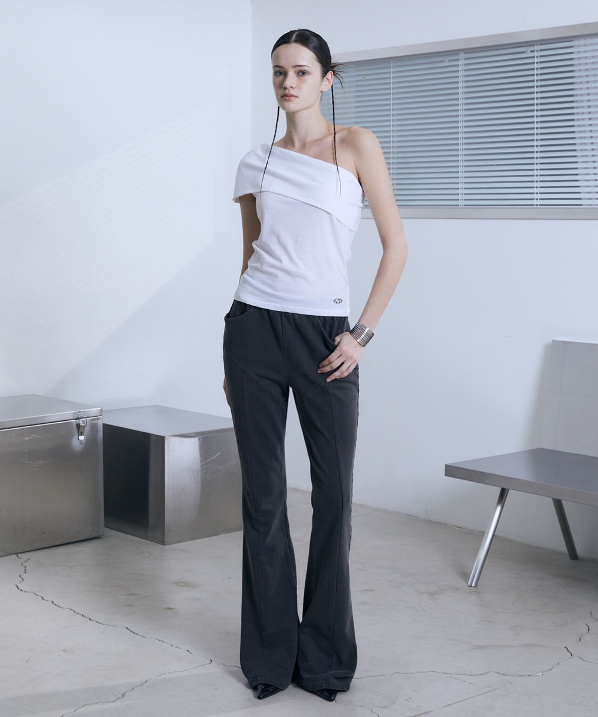 분트(VOONT) Low-Rise String Bootcut Pants (CHARCOAL)