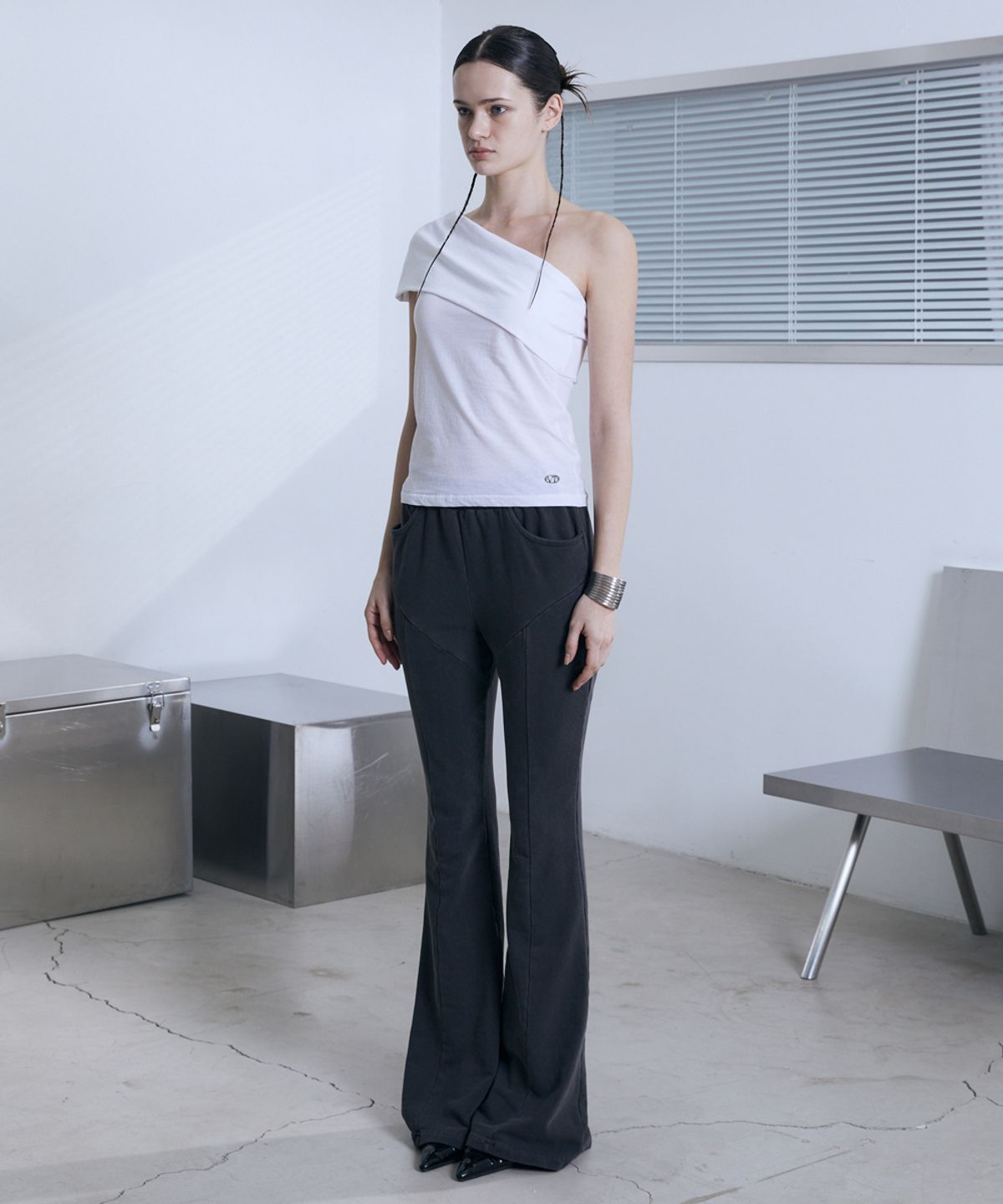 분트(VOONT) Low-Rise String Bootcut Pants (CHARCOAL)