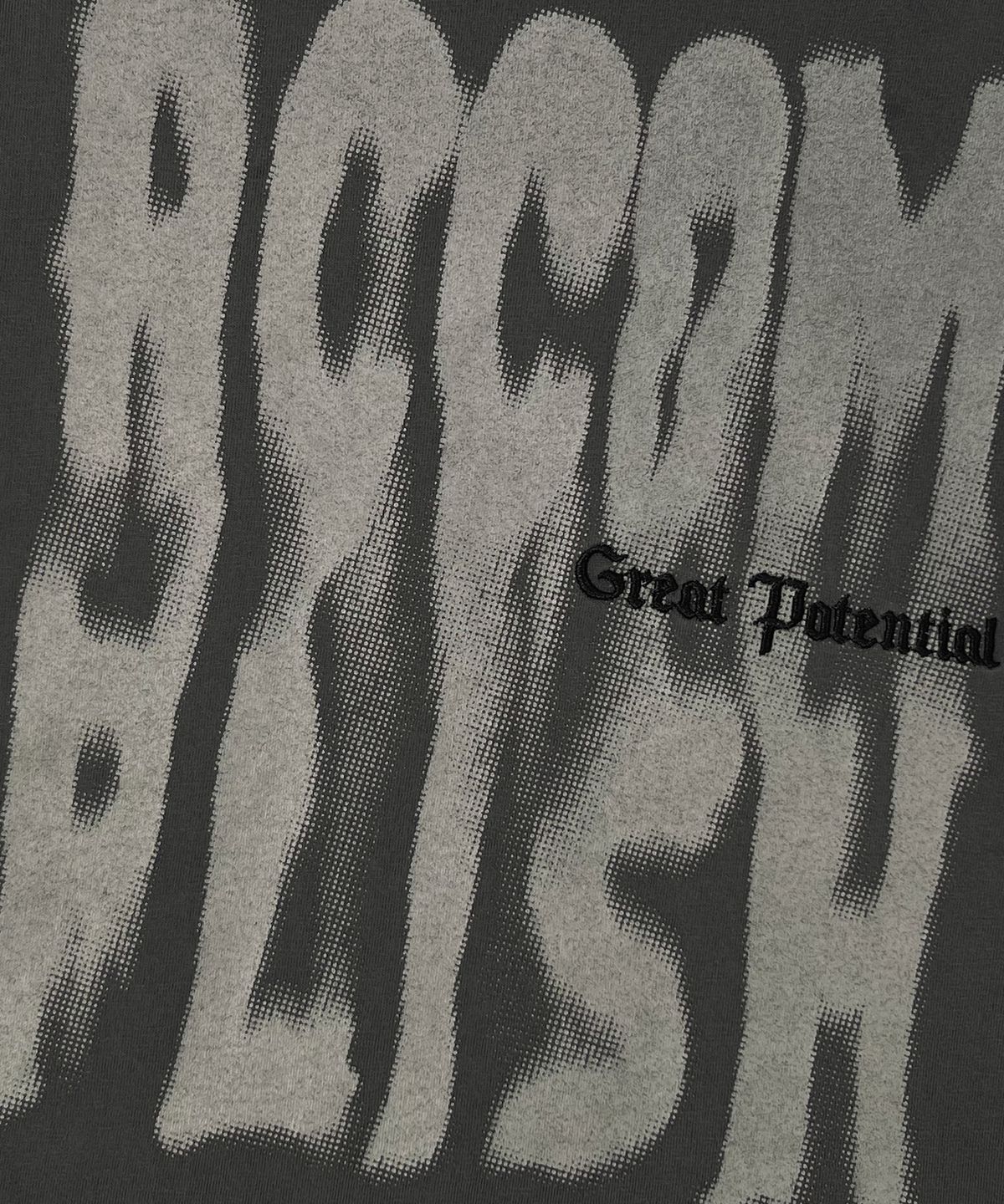 벙커버스터(BUNKERBUSTER) 페이드 그래픽 레터 반팔티 MQ2TU252_CHARCOAL