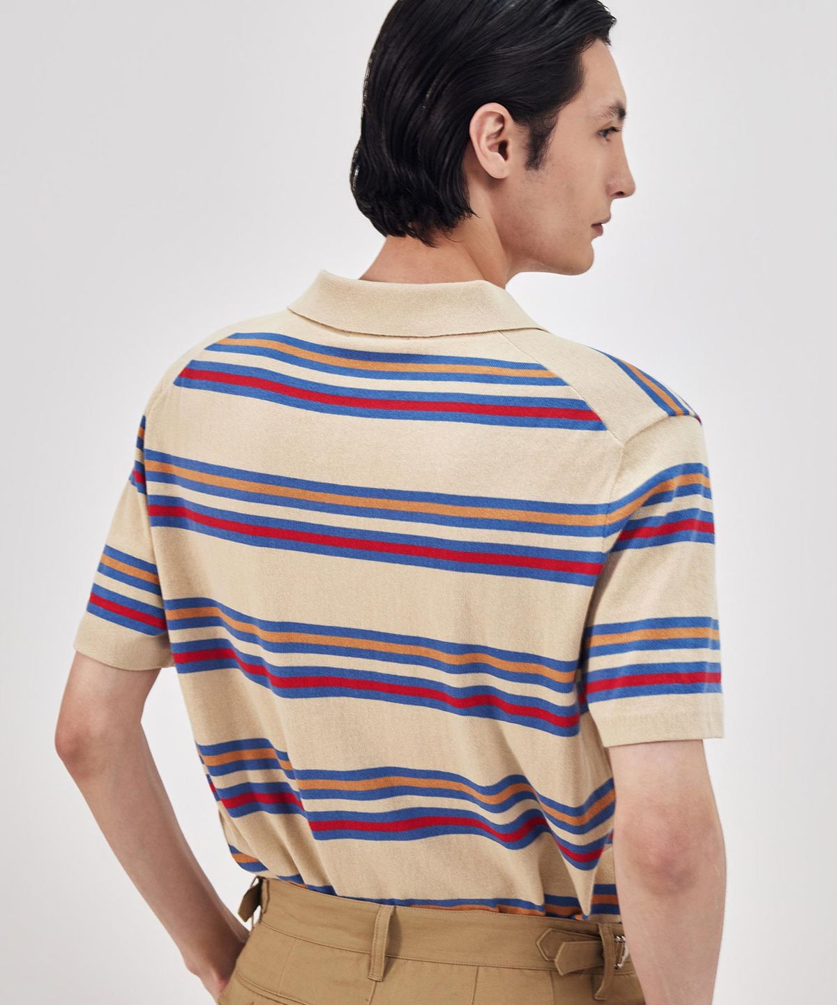 더니트컴퍼니(THEKNITCOMPANY) 오레아 스트라이프 지퍼 폴로 셔츠 - 페요테 베이지