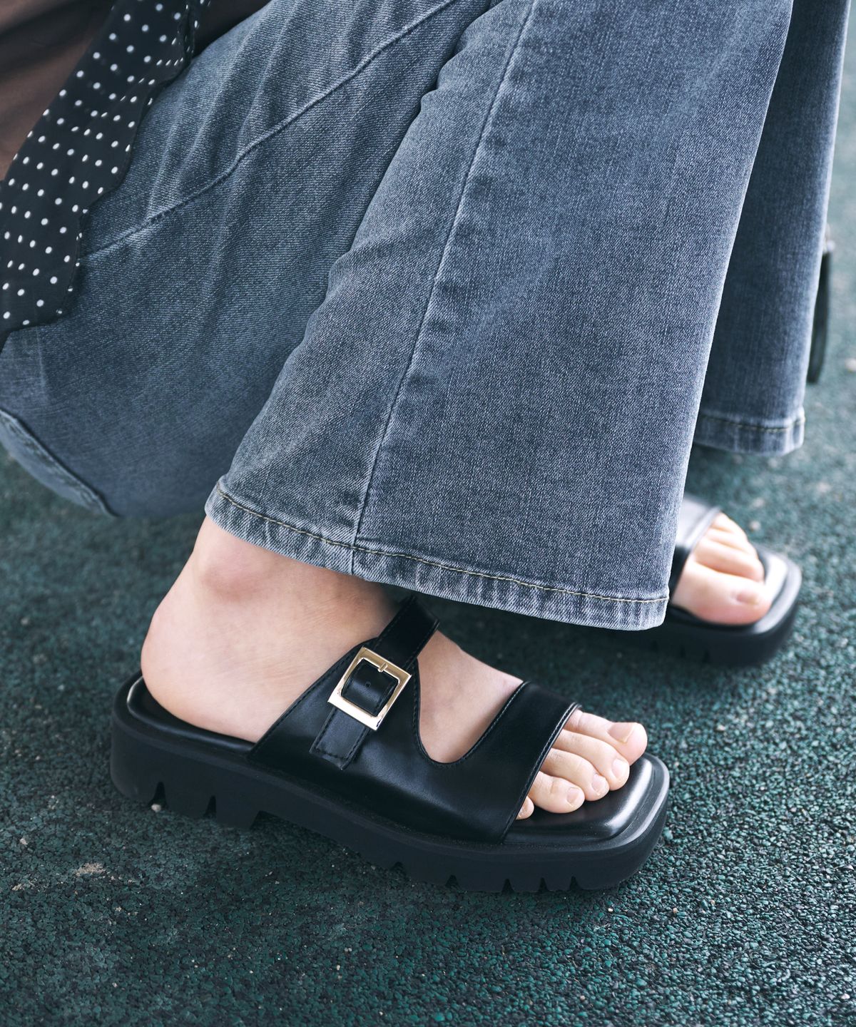 세스띠(CESTI) 모던 스퀘어 버클 슬라이드 (BLACK)