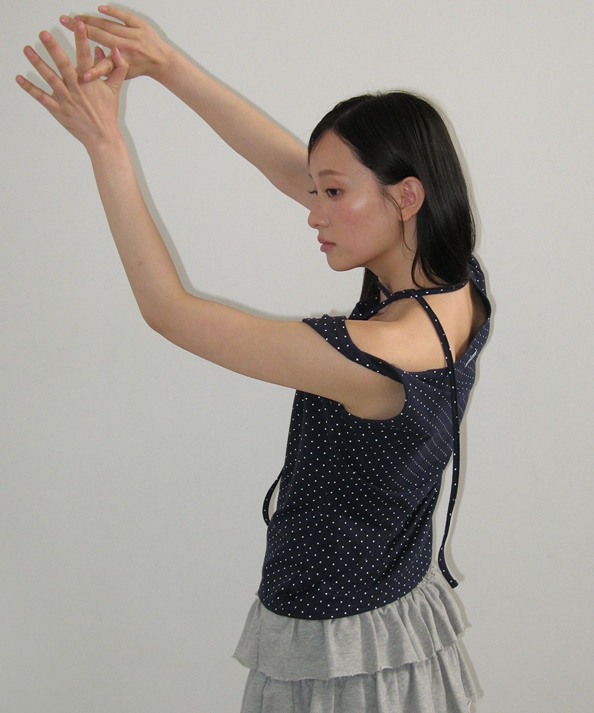 론론(RONRON) ASYMMETRIC SLIM FIT T SHIRT NAVY DOT