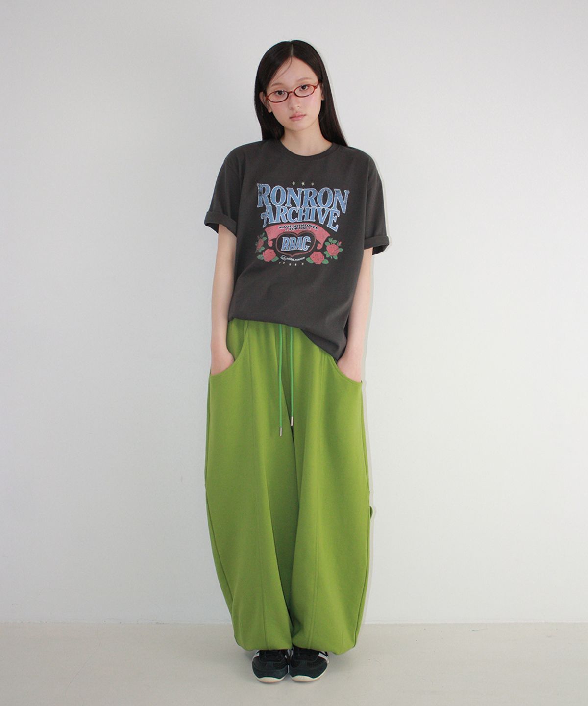 론론(RONRON) ROSE RRAC OVER FIT T SHIRT CHARCOAL