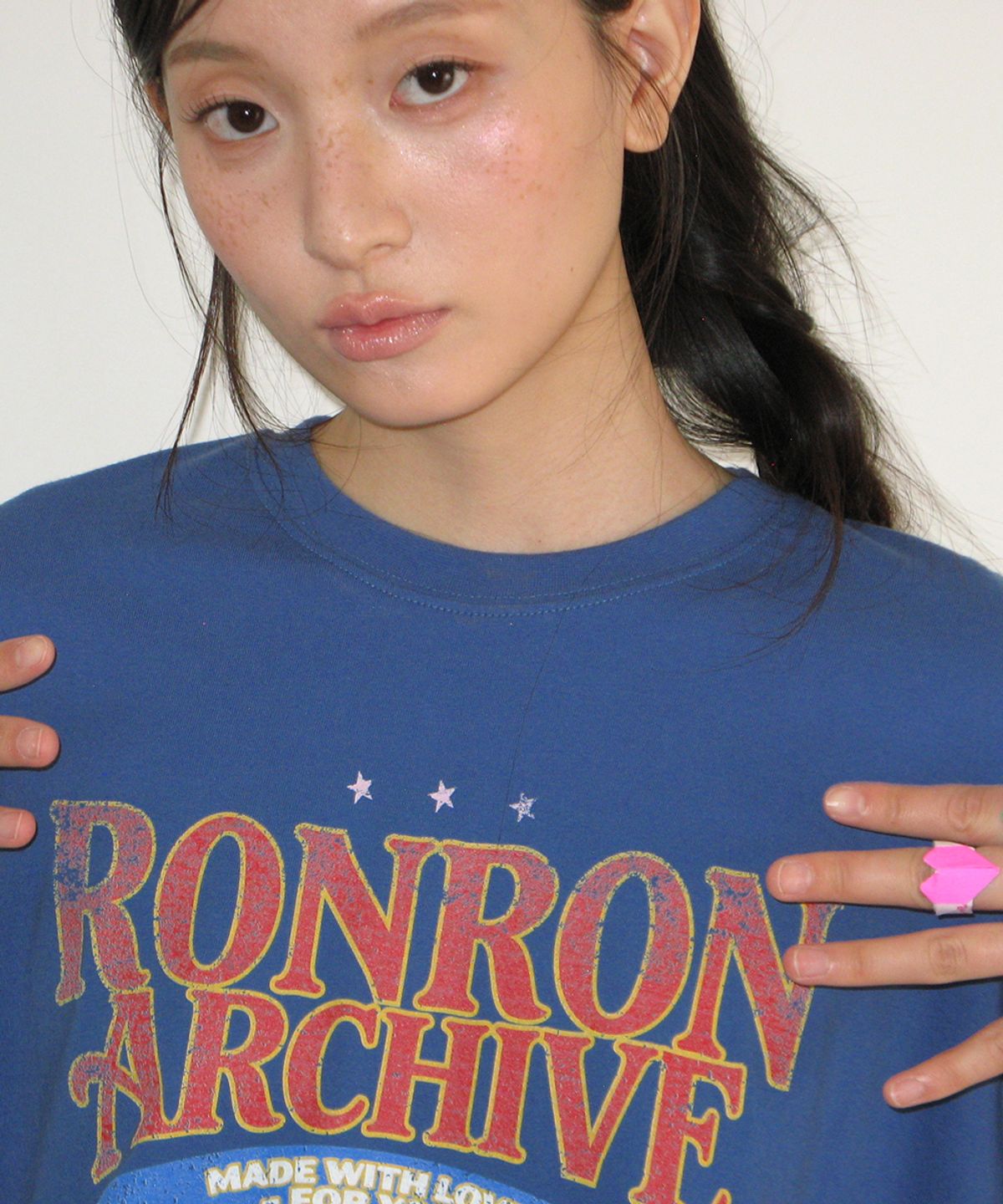 론론(RONRON) ROSE RRAC OVER FIT T SHIRT VINTAGE BLUE