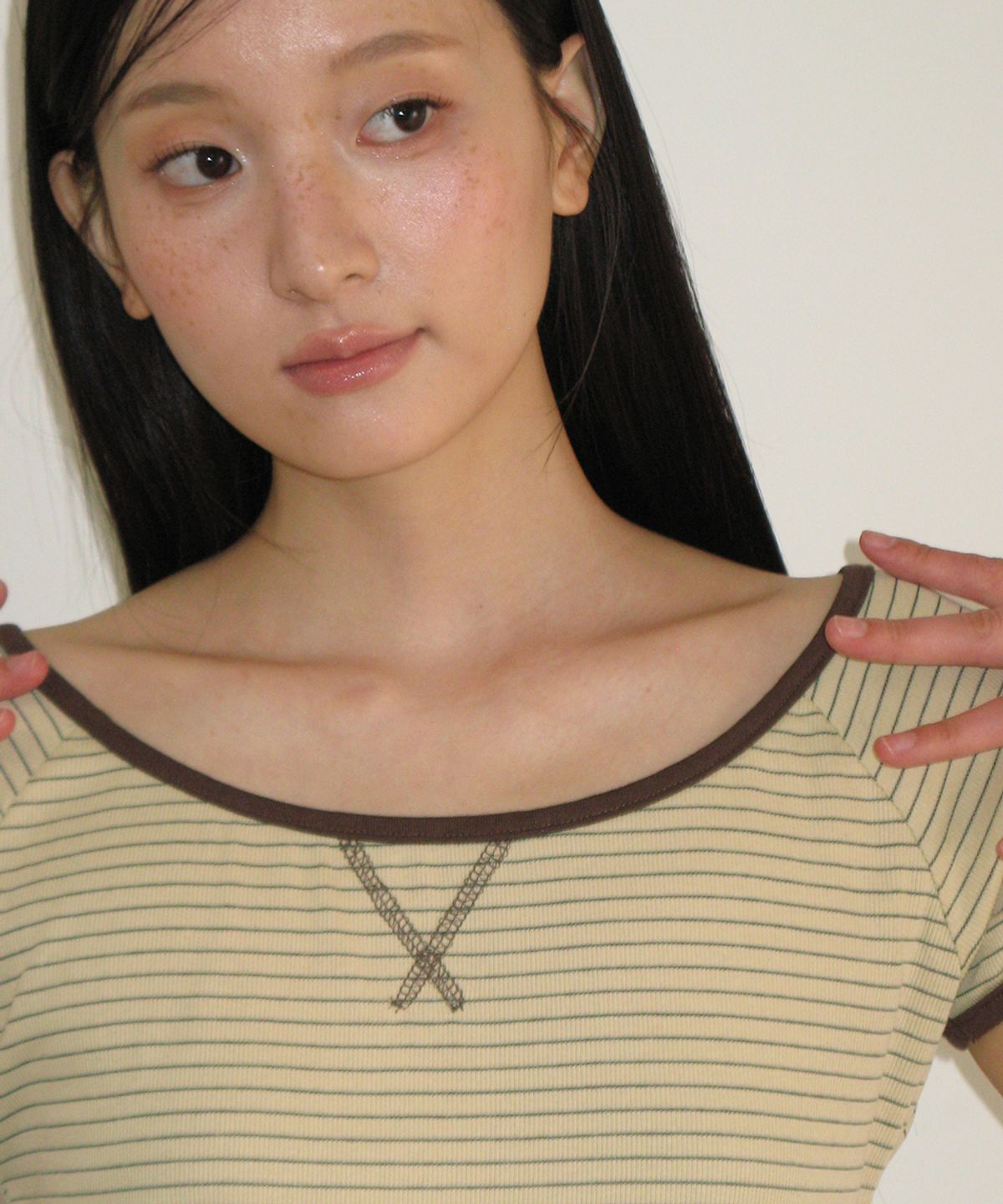 론론(RONRON) STITCH STRIPE OFF SHOULDER T SHIRT YELLOW