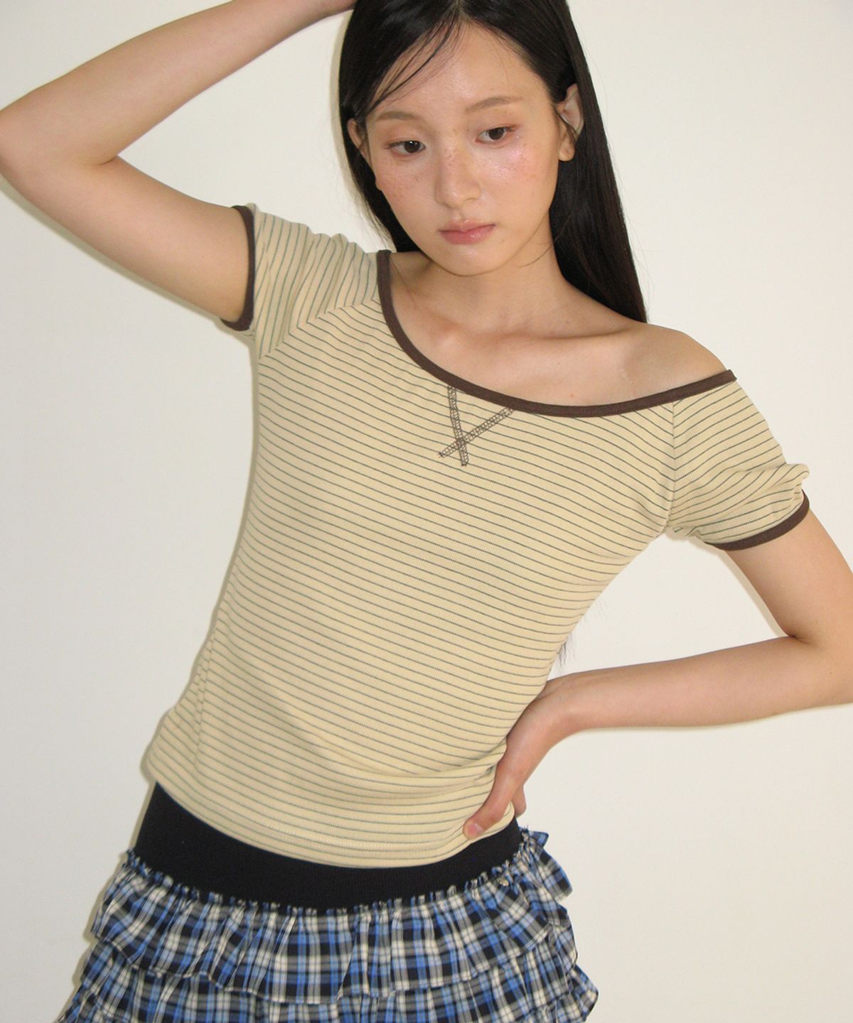 론론(RONRON) STITCH STRIPE OFF SHOULDER T SHIRT YELLOW