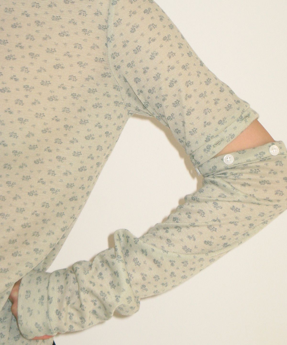 론론(RONRON) DETACHABLE BUTTON SLIM LONG SLEEVE GREEN