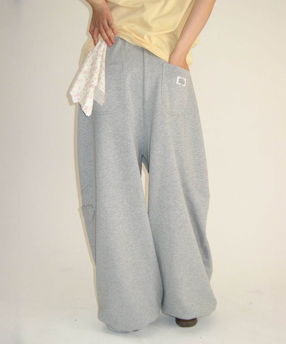론론(RONRON) MINI HEART BALLOON JOGGER PANTS GREY