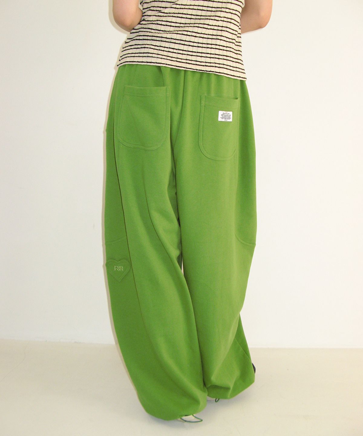 론론(RONRON) MINI HEART BALLOON JOGGER PANTS OLIVE