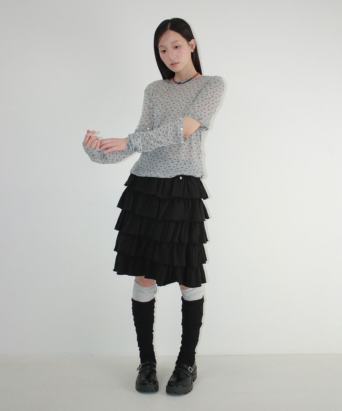 론론(RONRON) LOGO STRING KNEE SOCKS BLACK