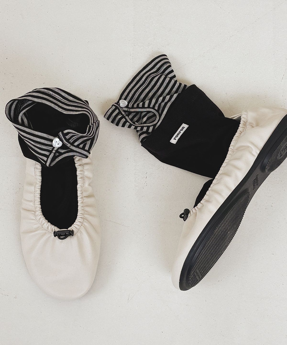 론론(RONRON) LAYERED OPEN TOE LEG WARMERS BLACK STRIPE