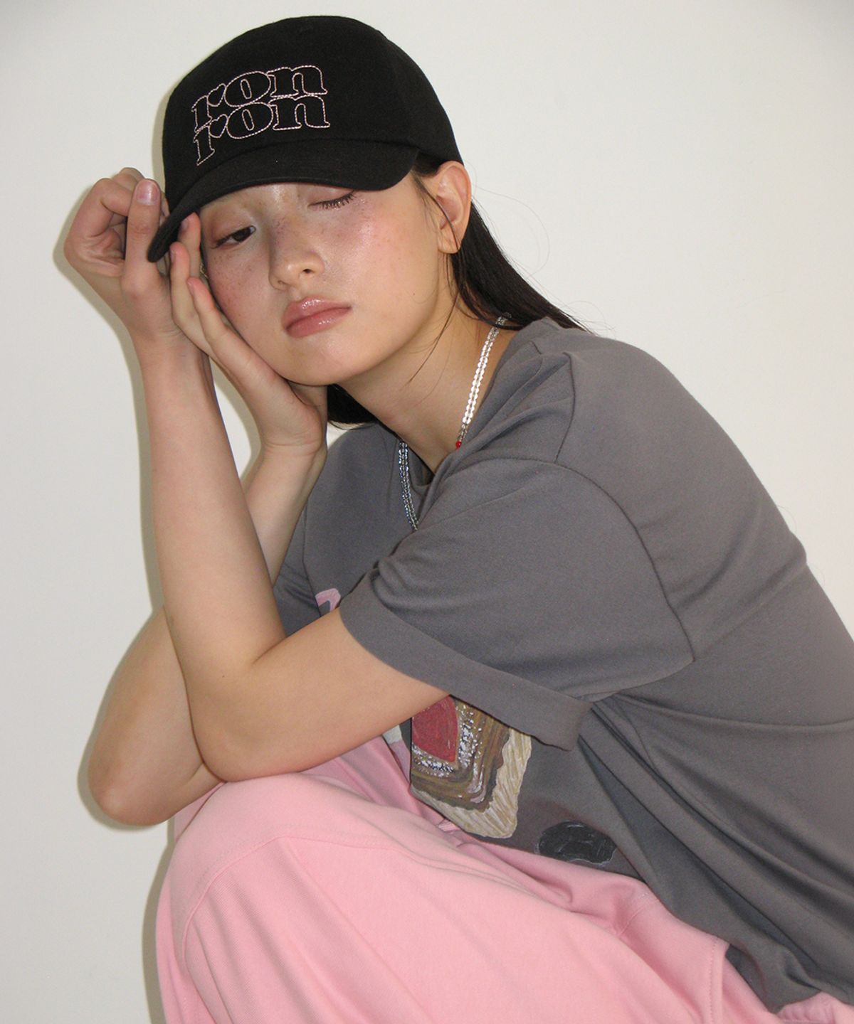 론론(RONRON) STITCH LOGO PIGMENT BALL CAP BLACK