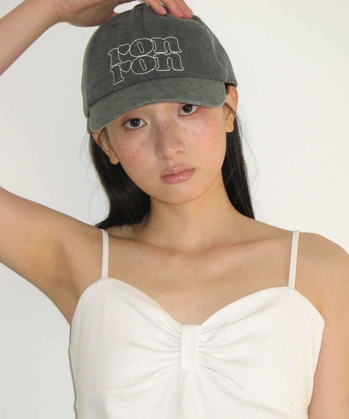 론론(RONRON) STITCH LOGO PIGMENT BALL CAP CHARCOAL