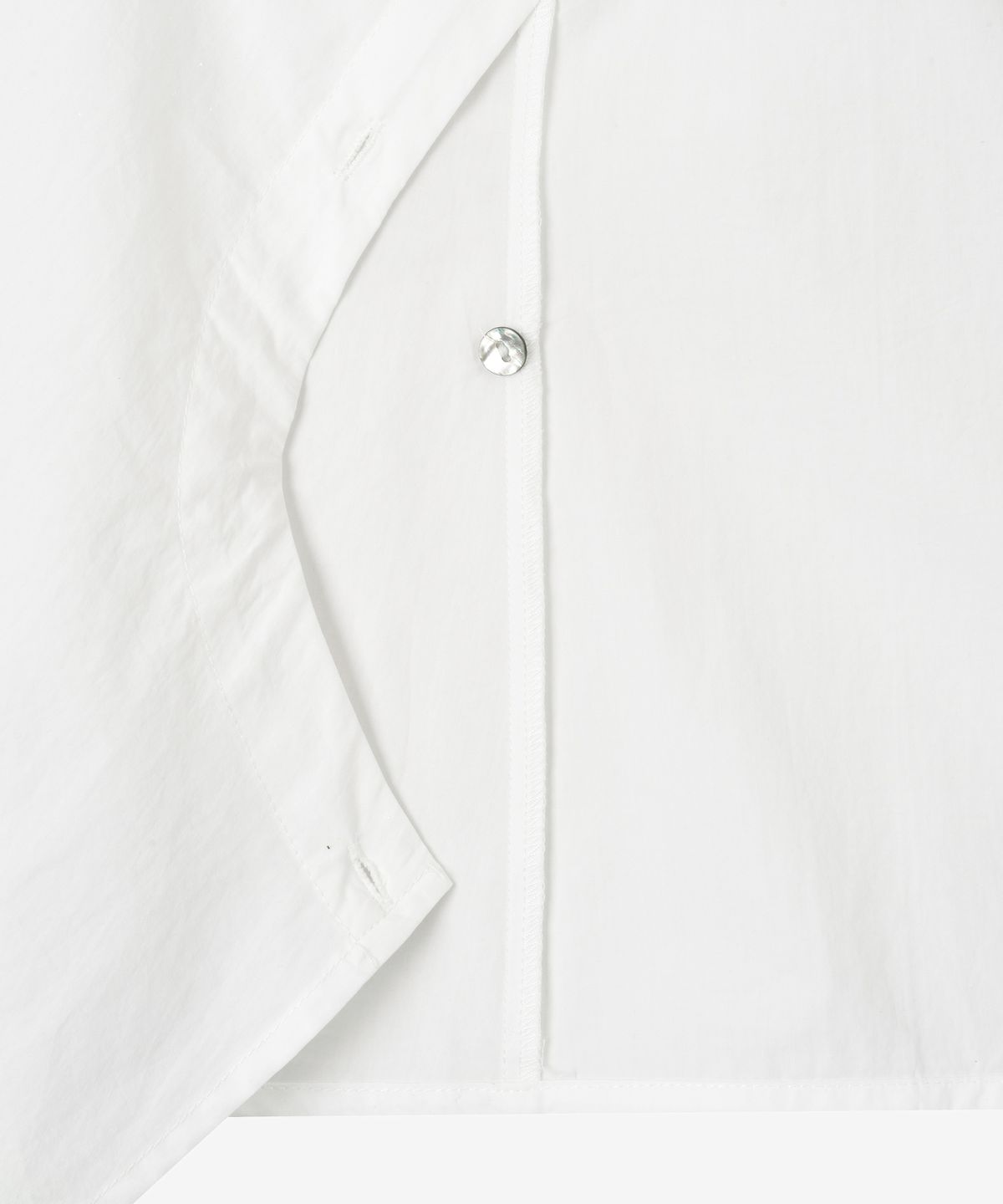 바시카(BASIKA) 내추럴 버튼 슬리브리스 블라우스 (화이트)