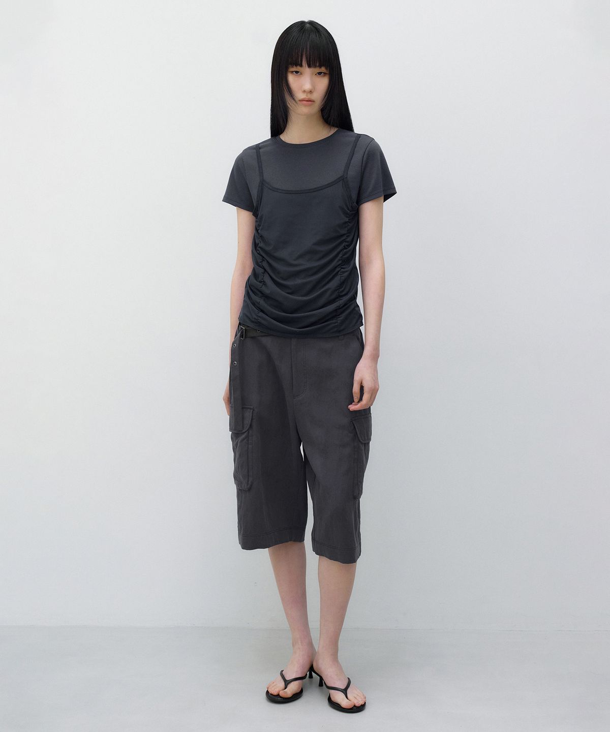 인사일런스 우먼(INSILENCE WOMEN) 메쉬 레이어드 숏슬리브 CHARCOAL