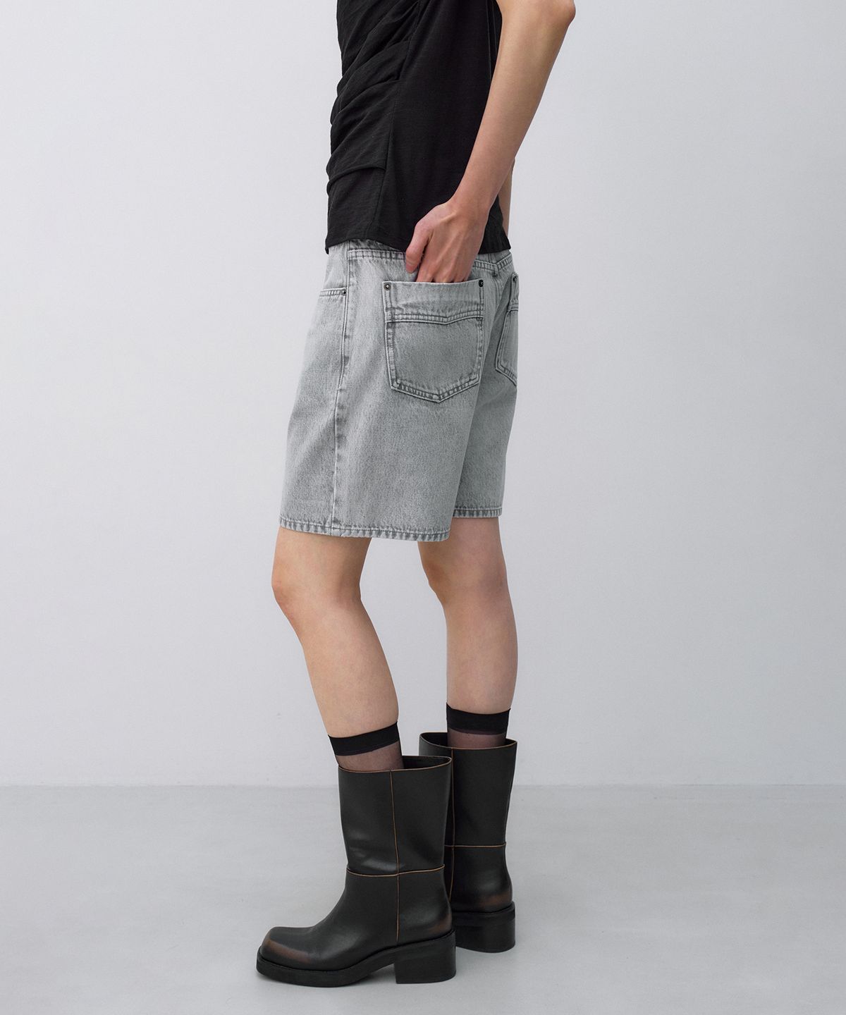 인사일런스 우먼(INSILENCE WOMEN) 로우 버뮤다 팬츠 WASHED GREY