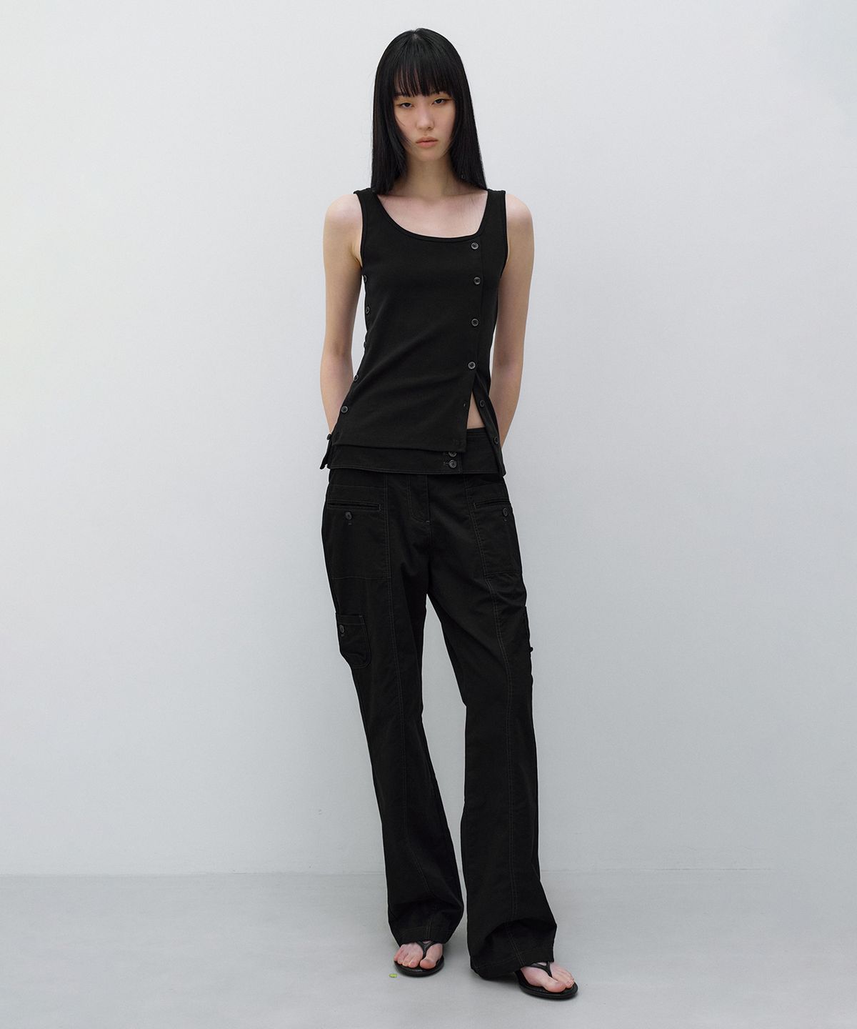 인사일런스 우먼(INSILENCE WOMEN) 웨어러블 버튼 슬리브리스 BLACK