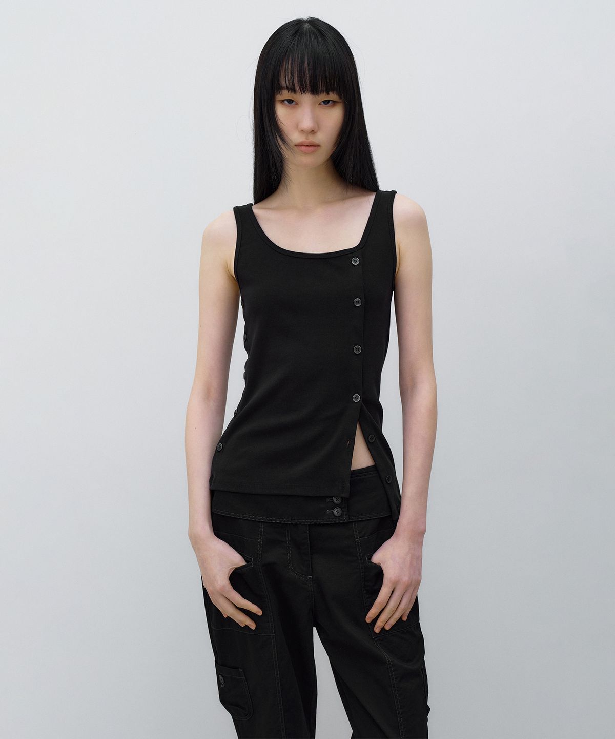 인사일런스 우먼(INSILENCE WOMEN) 웨어러블 버튼 슬리브리스 BLACK