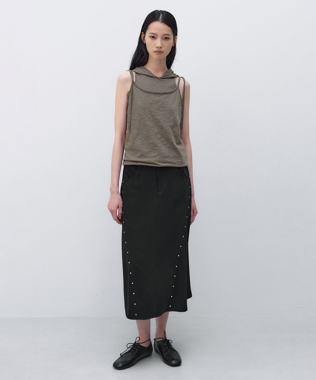 인사일런스 우먼(INSILENCE WOMEN) 레이어드 후디 슬리브리스 KHAKI BROWN