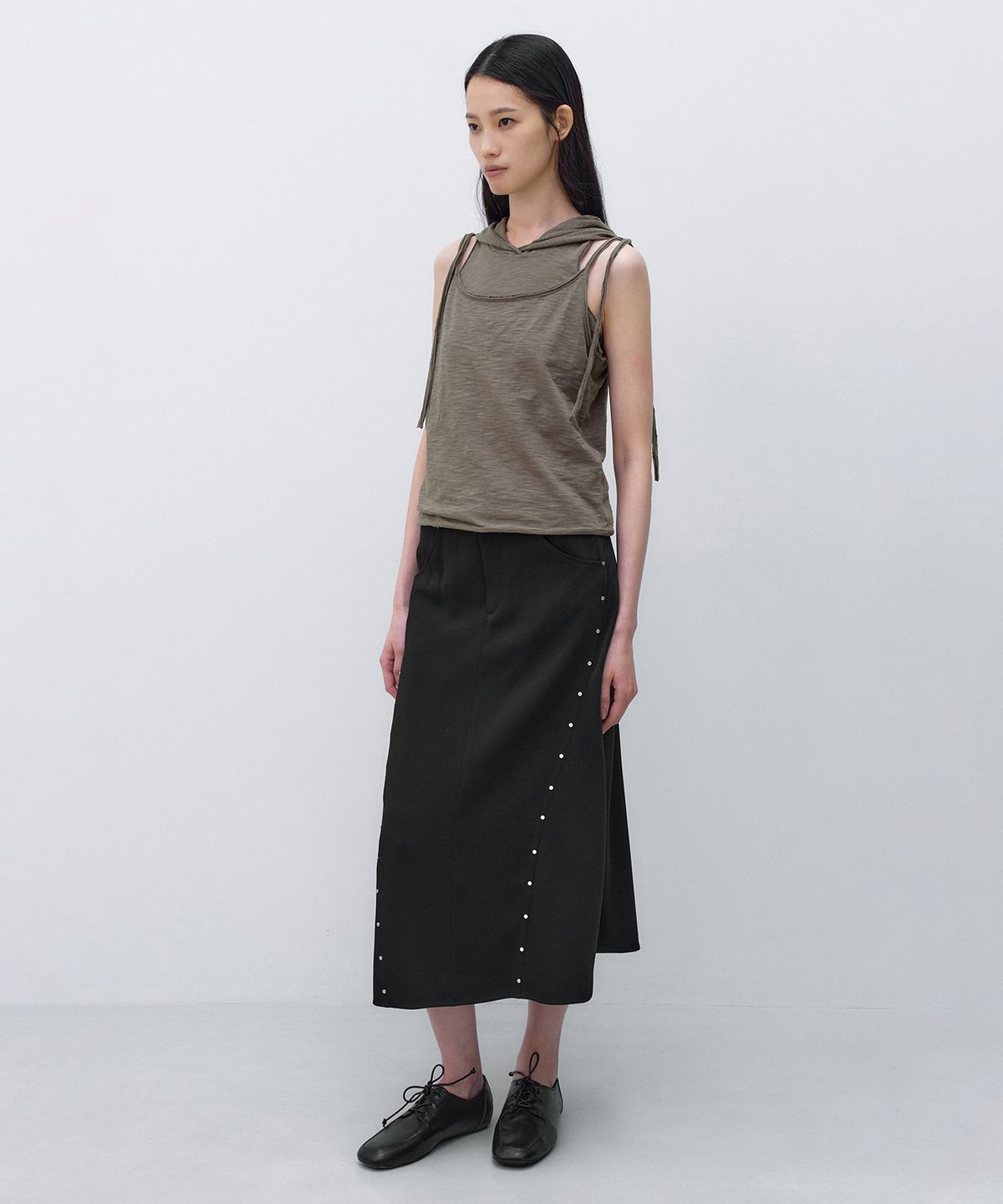 인사일런스 우먼(INSILENCE WOMEN) 레이어드 후디 슬리브리스 KHAKI BROWN