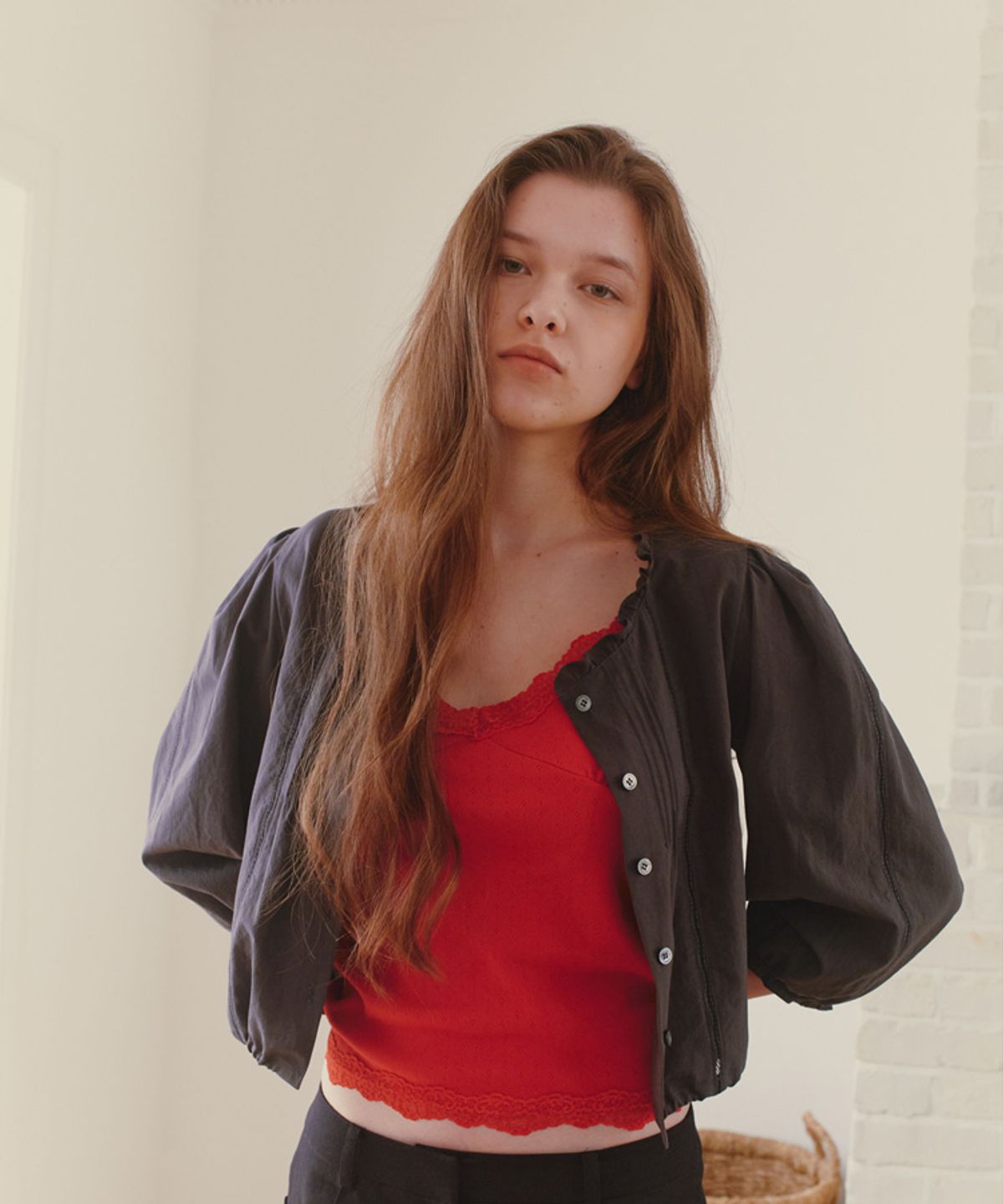 스러움(SEUREOUM) Chloe Blouse_Washed Black