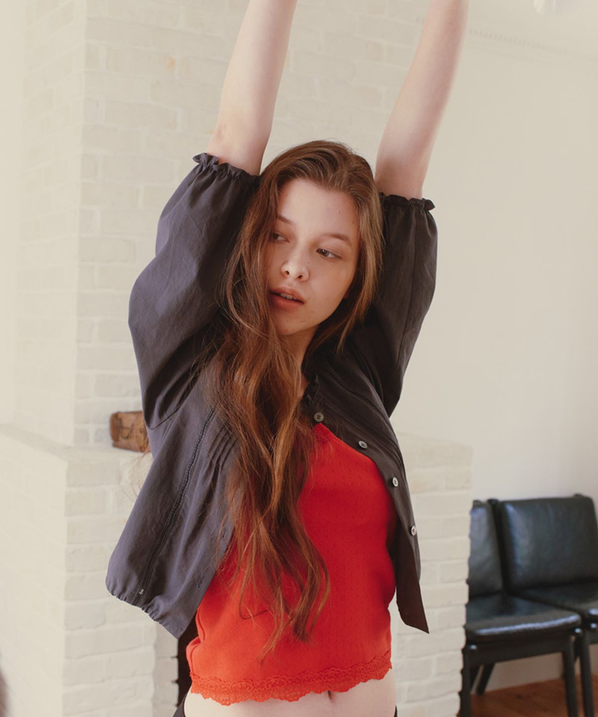 스러움(SEUREOUM) Chloe Blouse_Washed Black