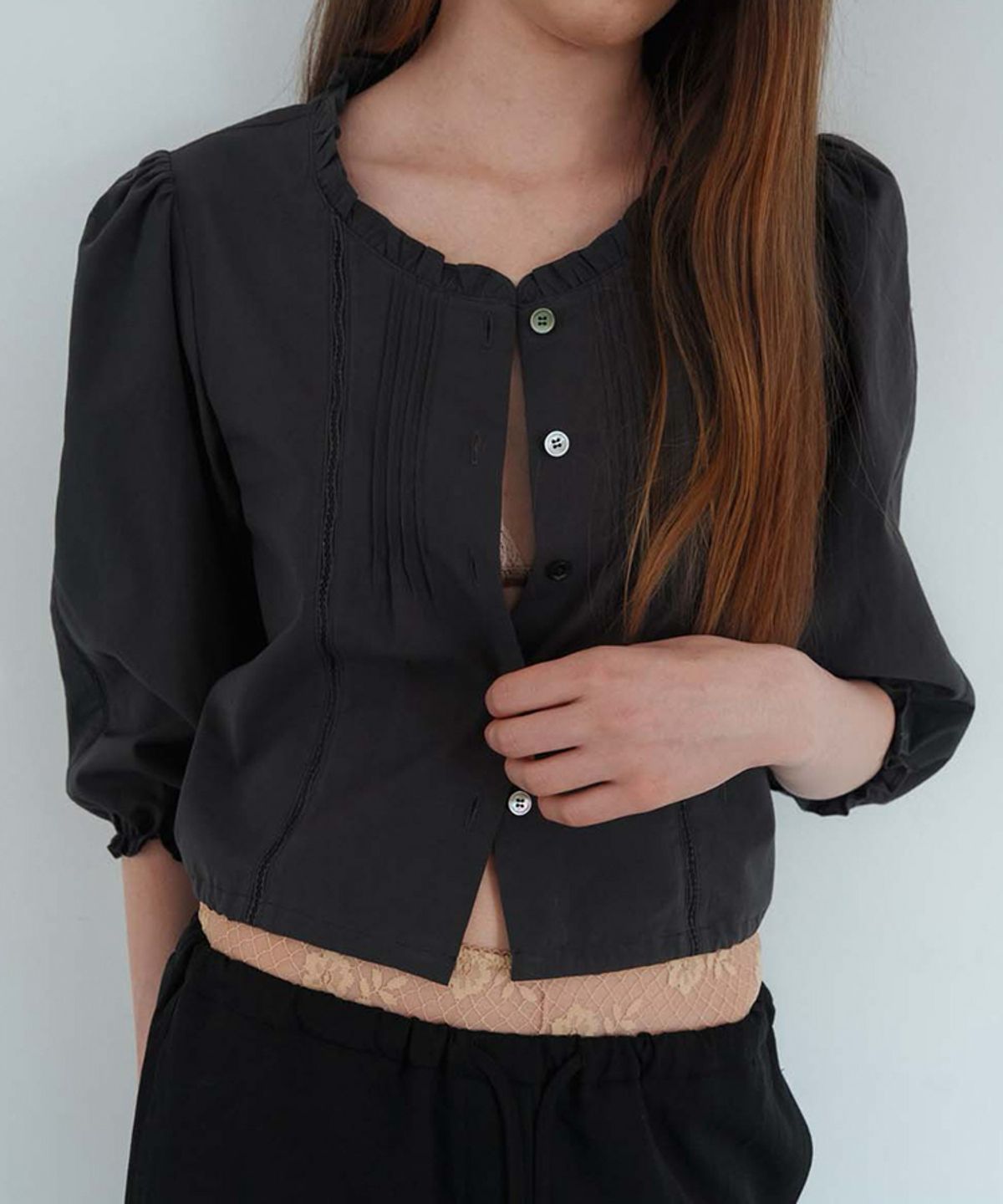 스러움(SEUREOUM) Chloe Blouse_Washed Black