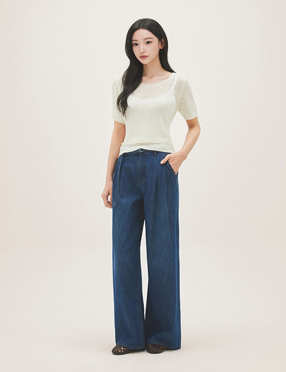 로엠(ROEM) 린넨 벨티드 턱 와이드 데님 RMTJG25G11