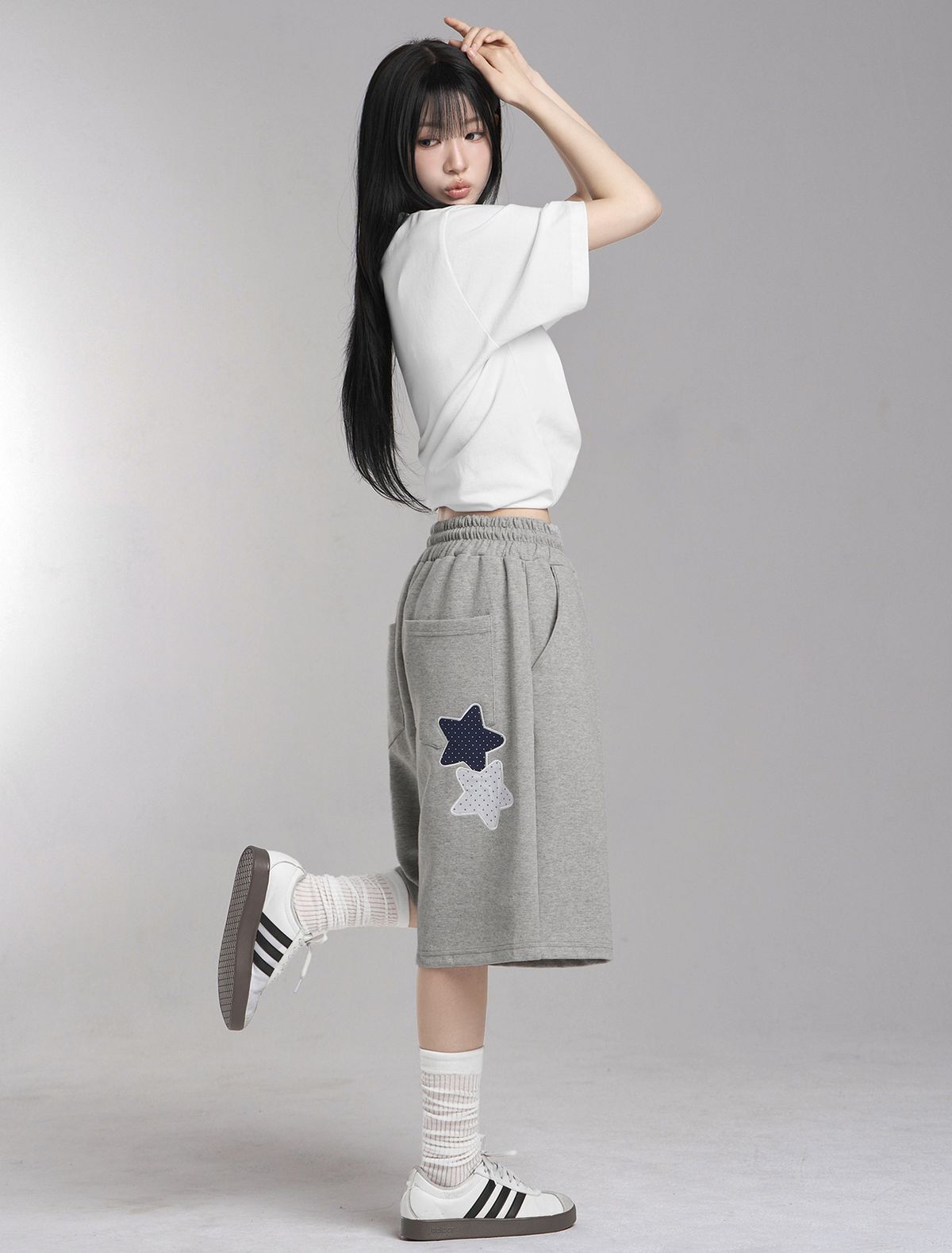루프(LOOXP) 더블 스타 아플리케 버뮤다 팬츠 그레이