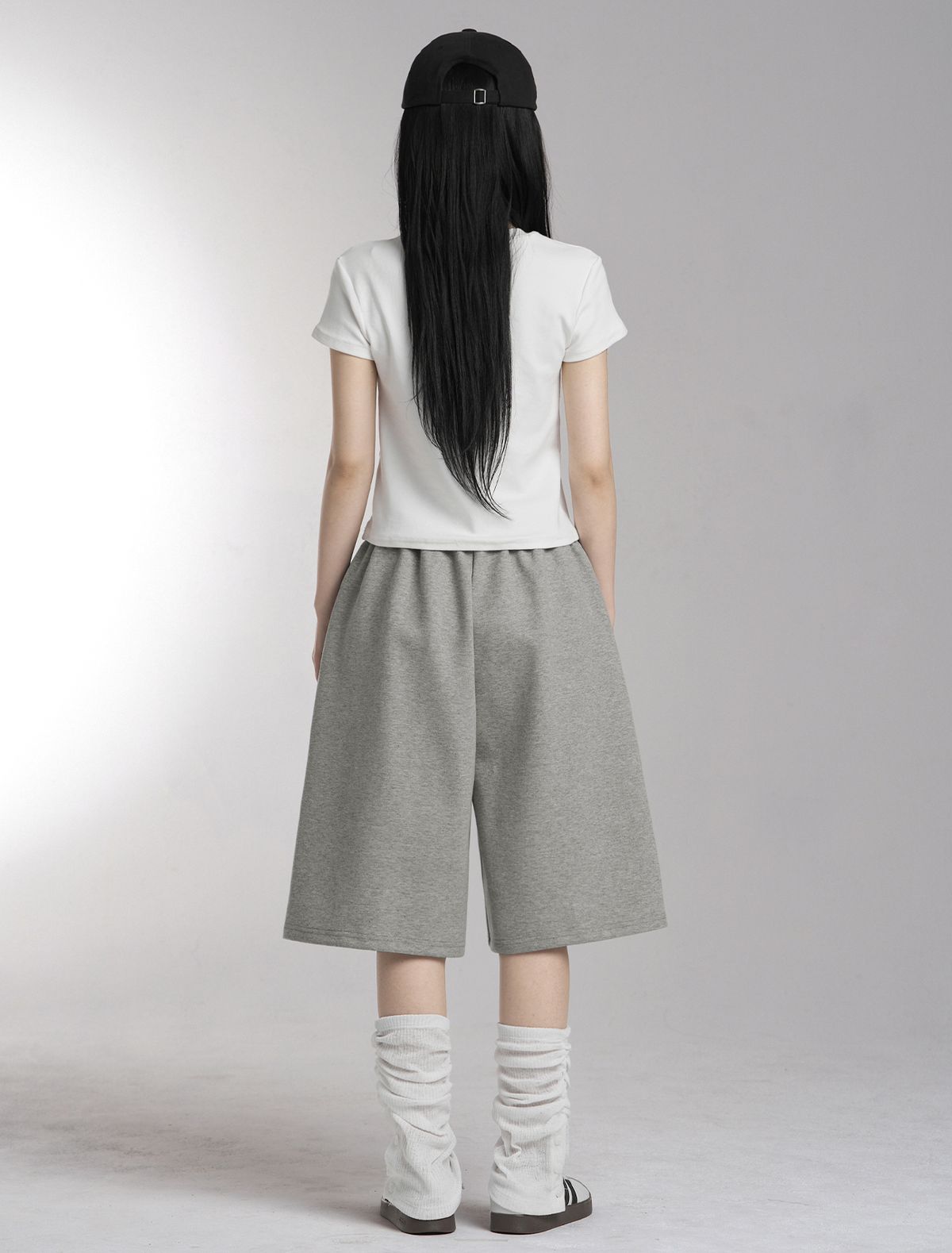 루프(LOOXP) 베이직 핀턱 밴딩 버뮤다 팬츠 그레이