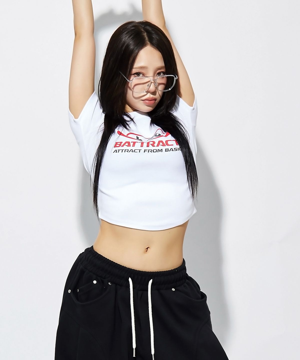 베트랙트(BATTRACT) 우먼스 원형 레드 본질 크롭 라운딩 티셔츠_화이트