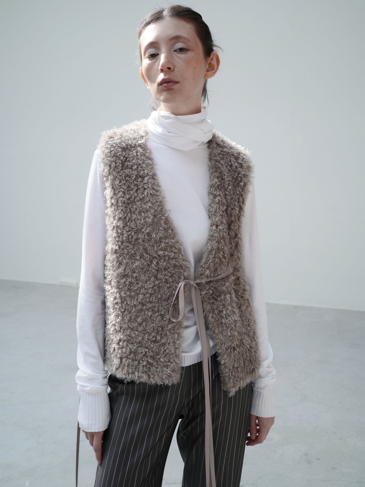 잡화룸(JABHUAROOM) TETHERED FUR VEST, (BEIGE)