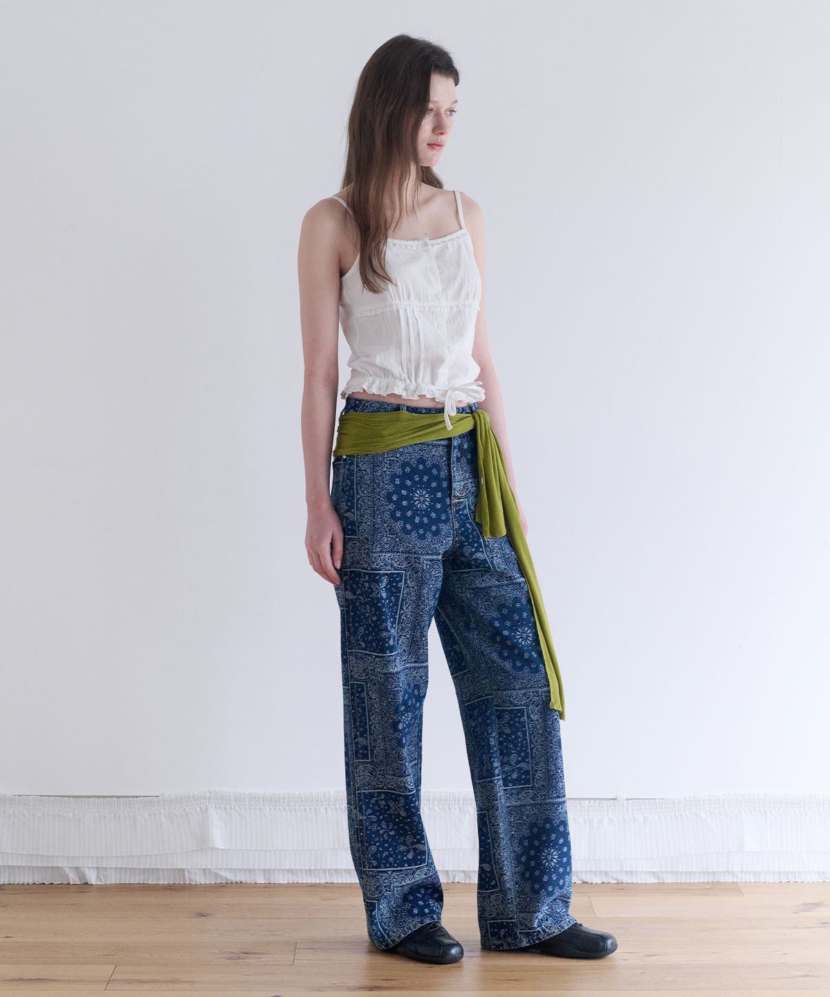 로라로라(ROLAROLA) PAISELY DENIM PANTS BLUE