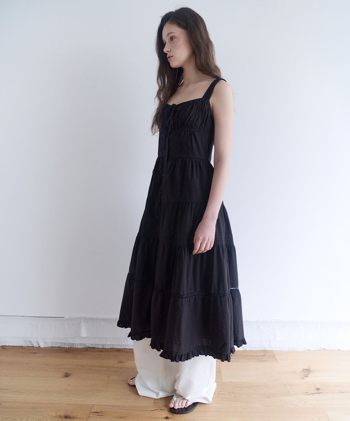로라로라(ROLAROLA) PEASANT SHIRRING LONG ONE PIECE BLACK
