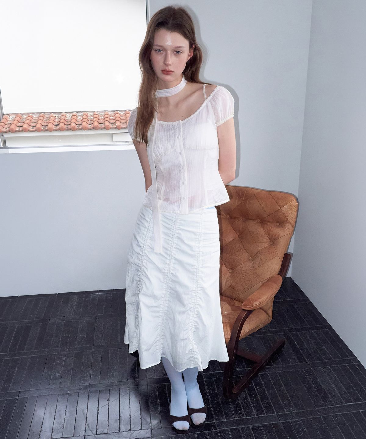 로라로라(ROLAROLA) SHIRRING MIDI SKIRT WHITE
