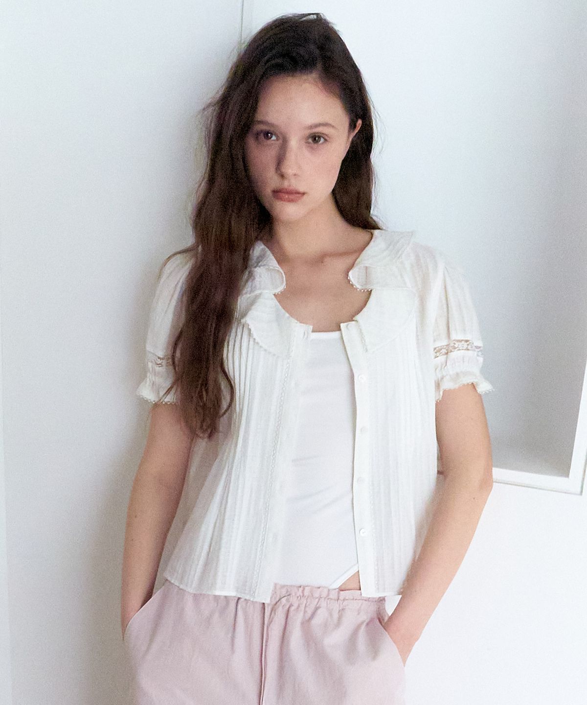 로라로라(ROLAROLA) RUFFLE PINTUCK BLOUSE WHITE