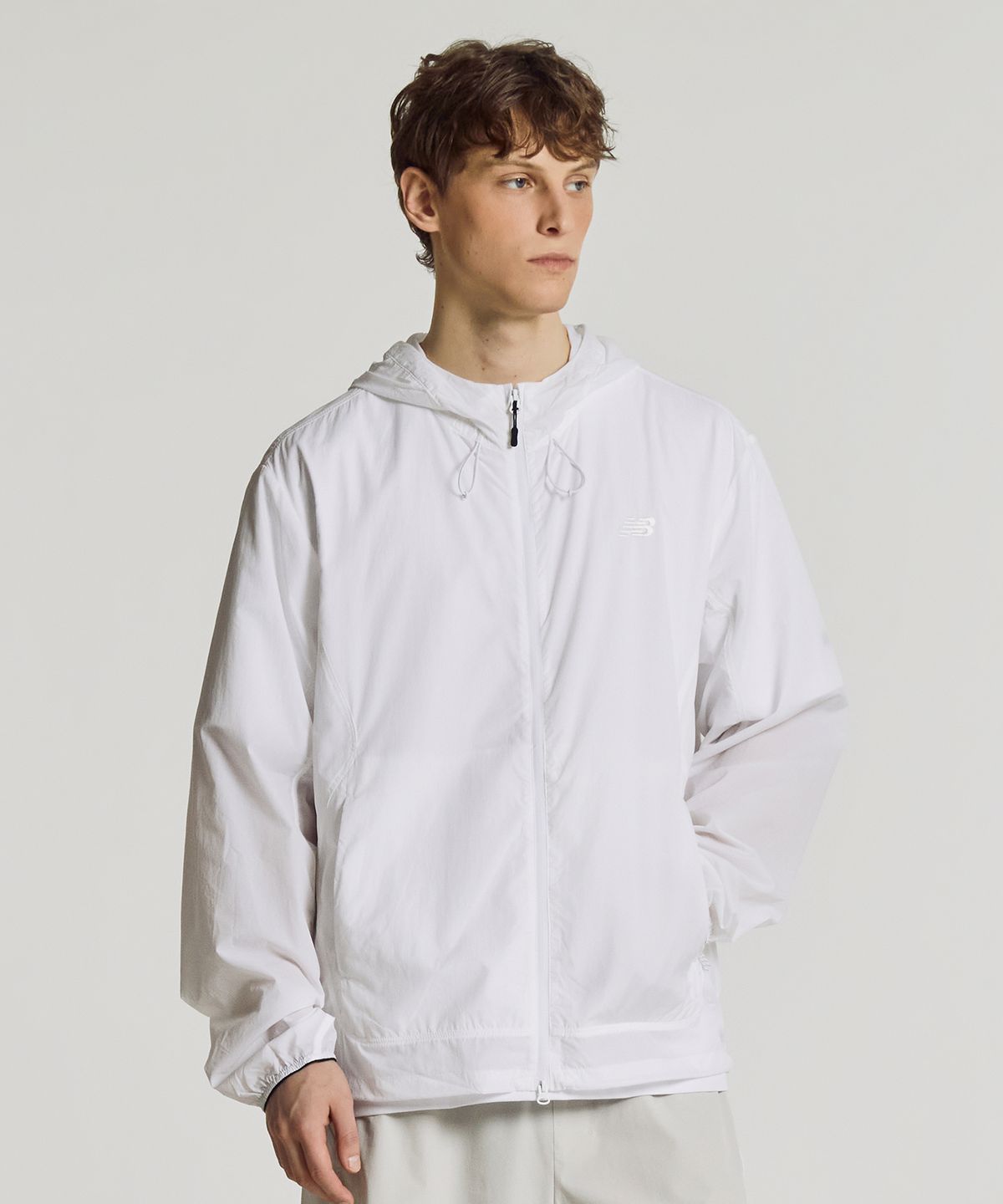 뉴발란스(NEW BALANCE) NBNAG21503 / UNI AIR 초경량 후드 바람막이 (WHITE)