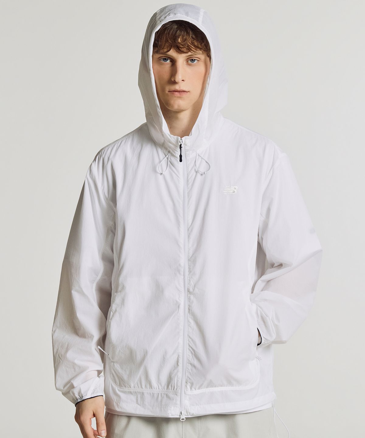 뉴발란스(NEW BALANCE) NBNAG21503 / UNI AIR 초경량 후드 바람막이 (WHITE)