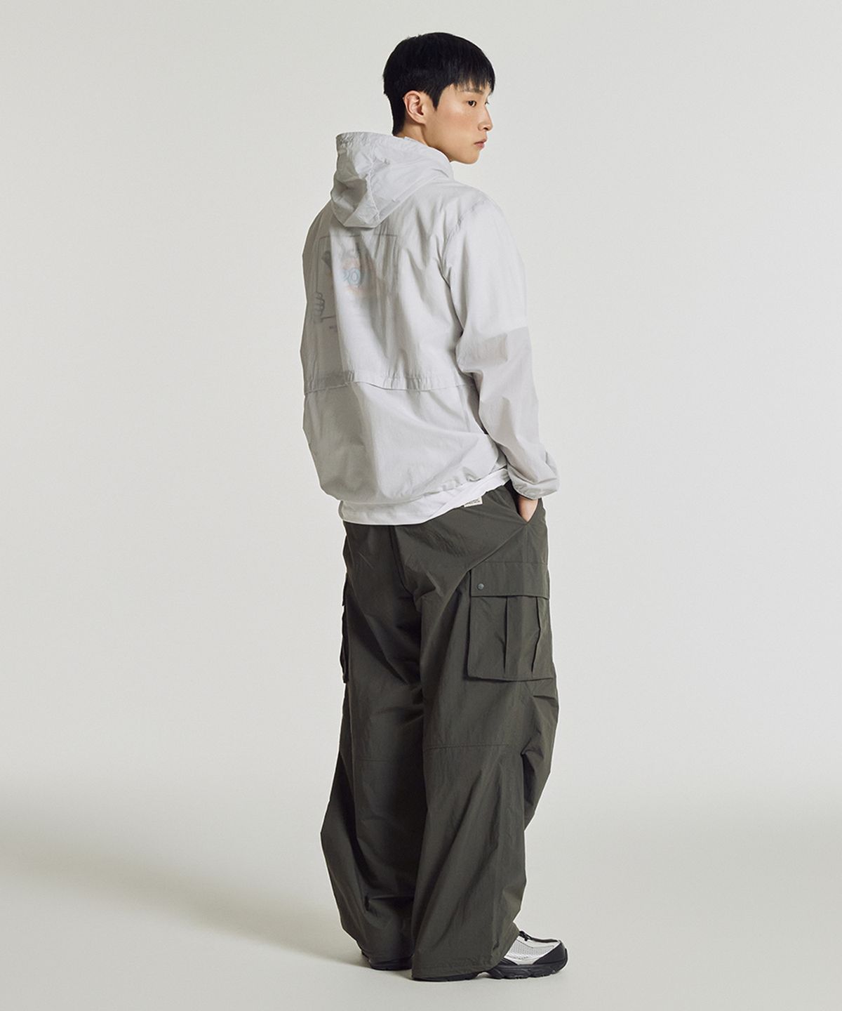 뉴발란스(NEW BALANCE) NBNAG21503 / UNI AIR 초경량 후드 바람막이 (LIGHT GRAY)