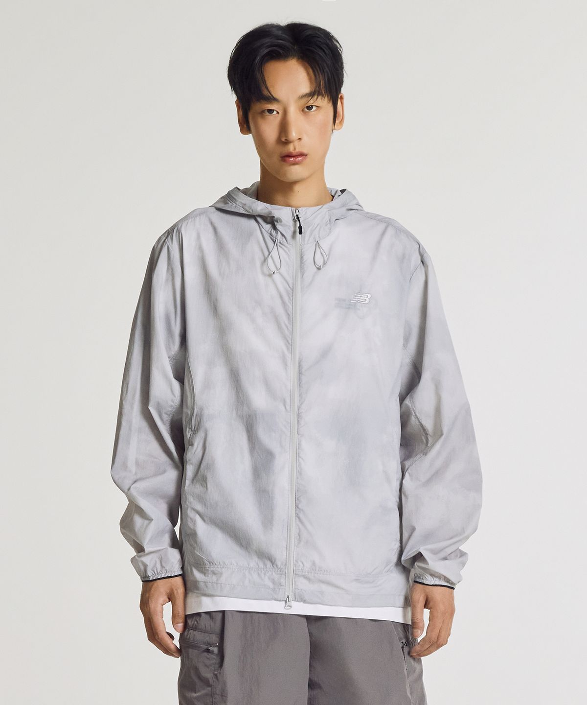뉴발란스(NEW BALANCE) NBNAG21503 / UNI AIR 초경량 후드 바람막이 (CLOUD)
